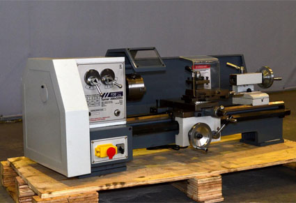 Станок токарный настольный Turner 200x520G